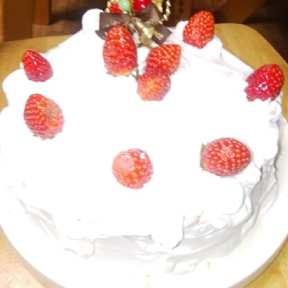 いちごケーキを家族の誕生日に作りました。
家族から大好評でした。
レシピ有難うございます。